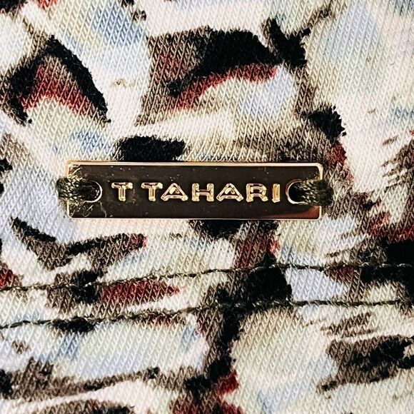 T Tahari Patterned Crewneck Tee Sz XS. EUC - Picture 5 of 7